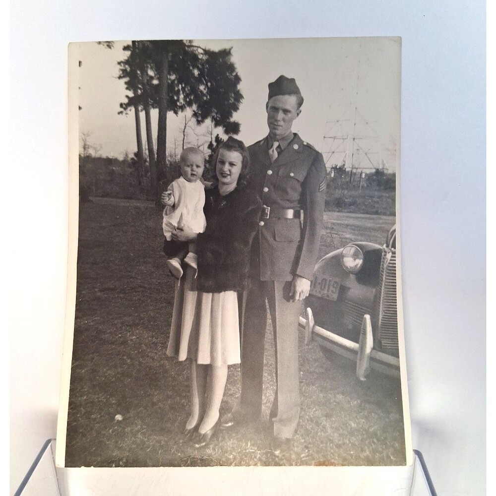 WWII US Military Family Photo 8x10 Identified Morris & Virginia Hanna & Baby '42
